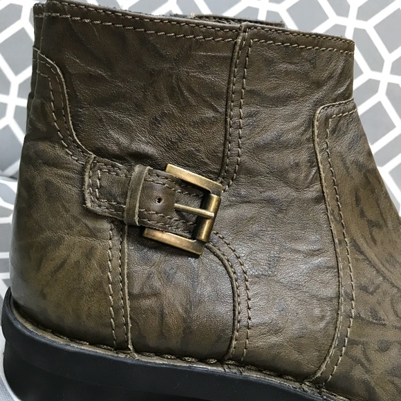 Clark’s Ankle Boots - Picture 4 of 8